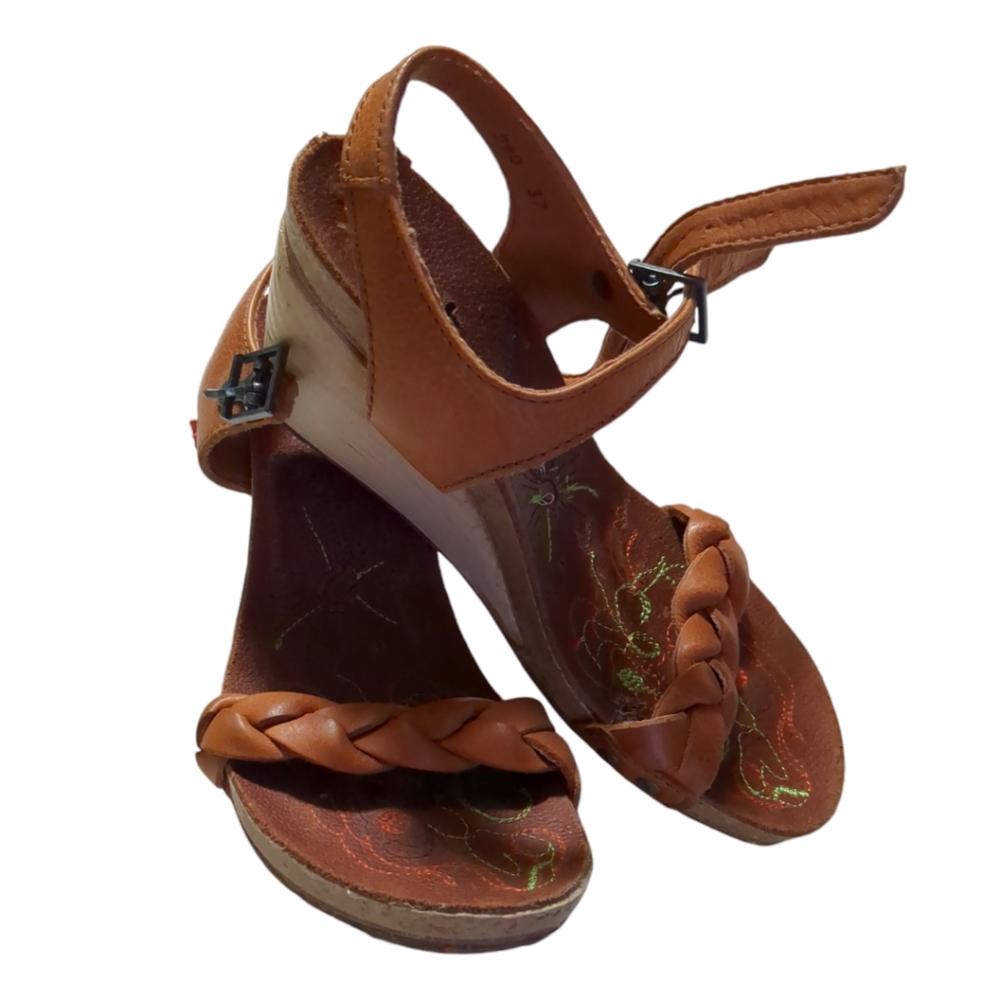 ART Leather Hand Paint Tan Color  Sandals Size 7